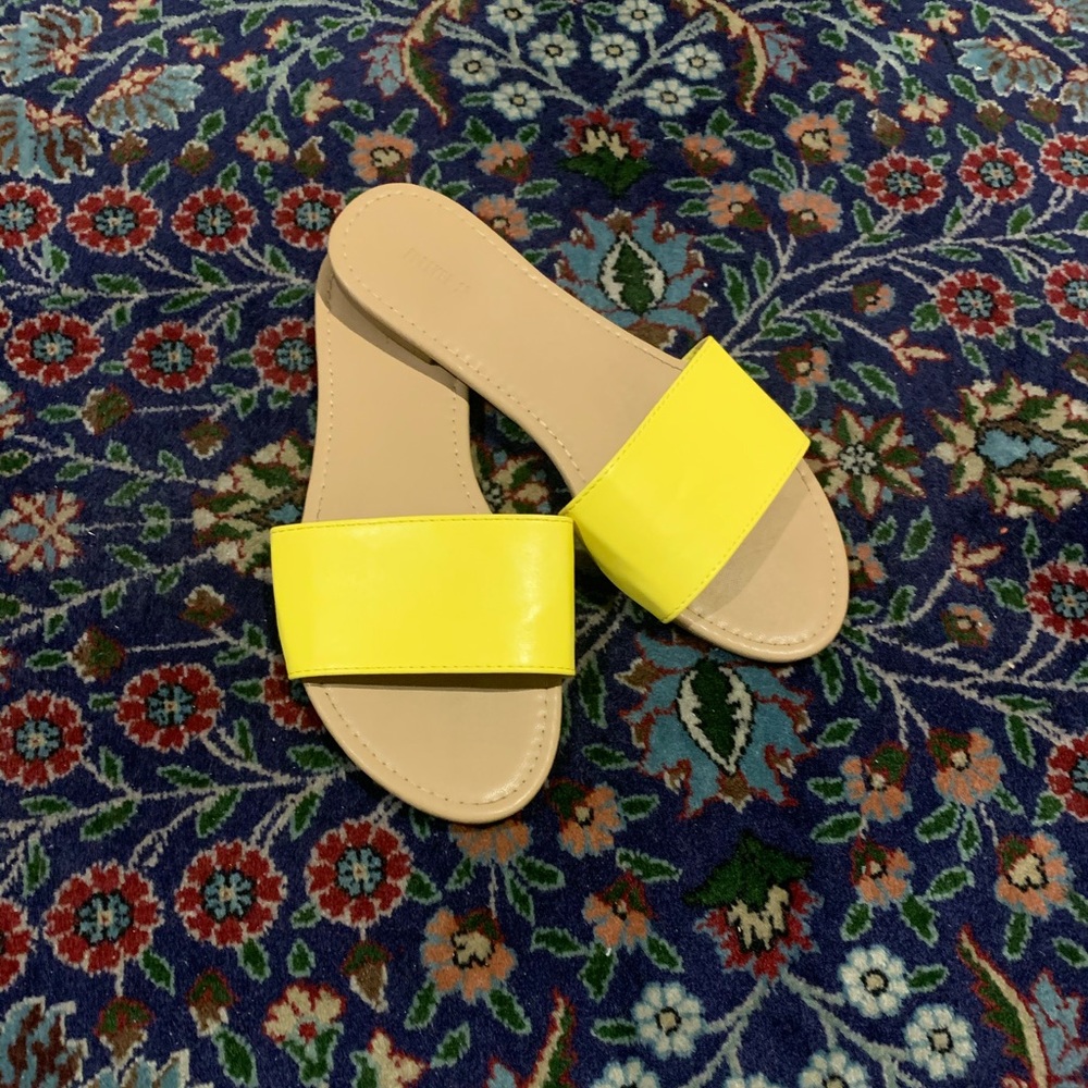 🐞🐞3 For $10🐞🐞Forever 21 Yellow Sandals